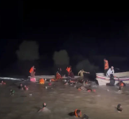 5000 villages affected by floods in Punjab, 3 aid boats sank.