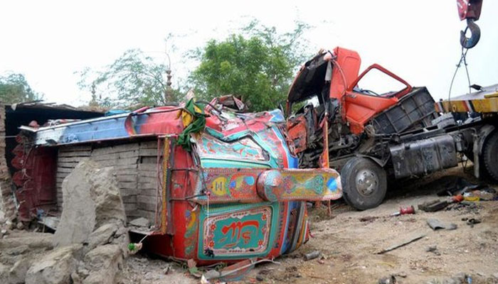 8 killed in bus-car collision in Panjgur