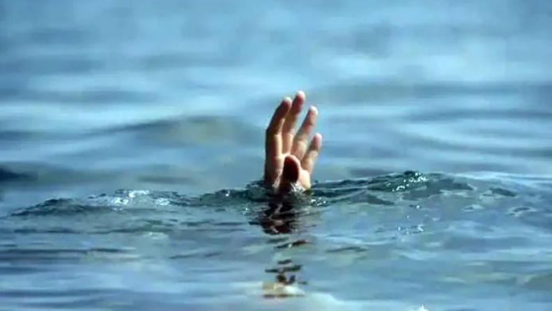 A young man fell into the river from a bridge while taking a selfie in Bahawalnagar