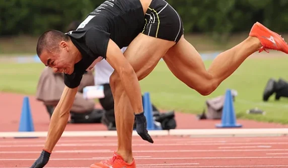 American who set a record for running like cattle