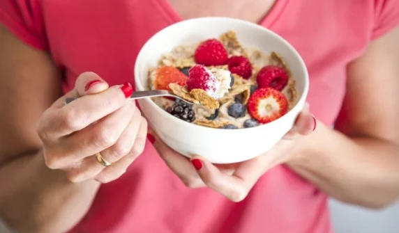 Benefits of eating fiber-rich foods early in the morning