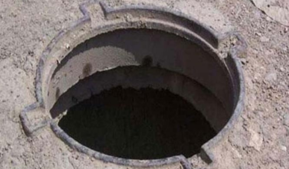 Body of child missing for 3 days found in Karachi's sewer