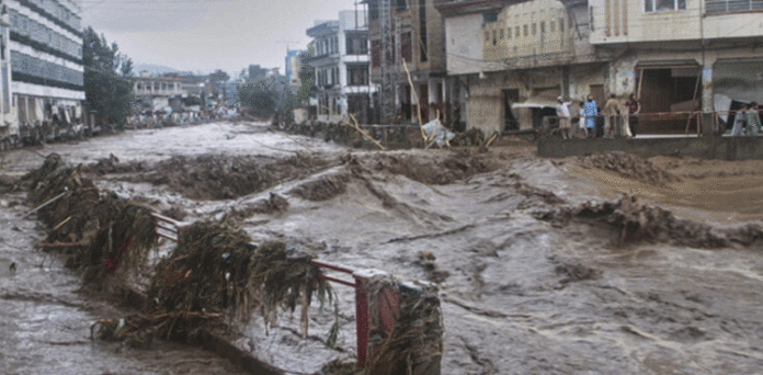 Death toll from rains and floods in Pakistan exceeds 900
