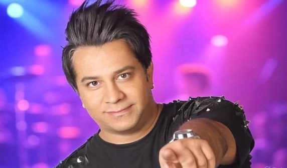 Famous Iranian singer dies of heart attack during concert