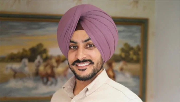 Famous Punjabi singer seriously injured in traffic accident,