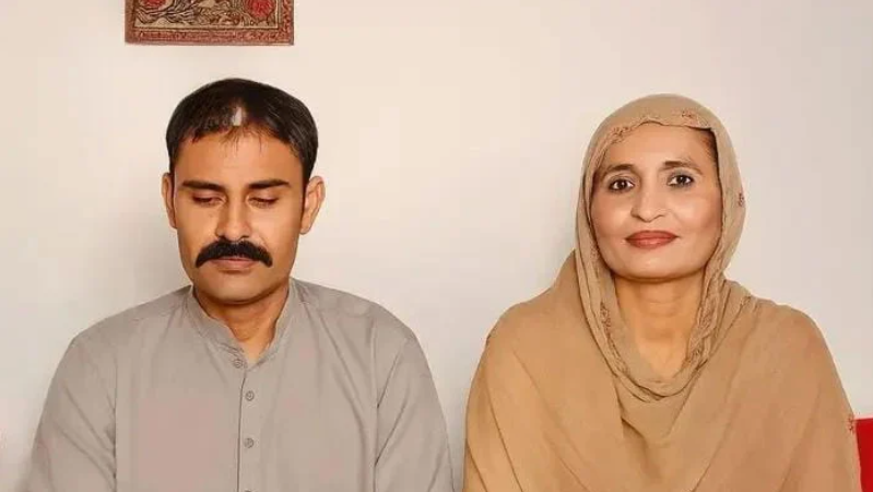 Fantastic decision! The principal won everyone's hearts by making the peon his companion