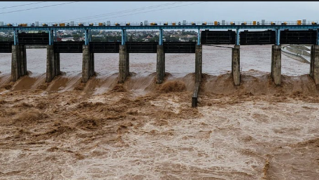 Floods enter southern Punjab, Head Muhammad Wala closed for traffic, Chawika dam breaks in Bahawalnagar