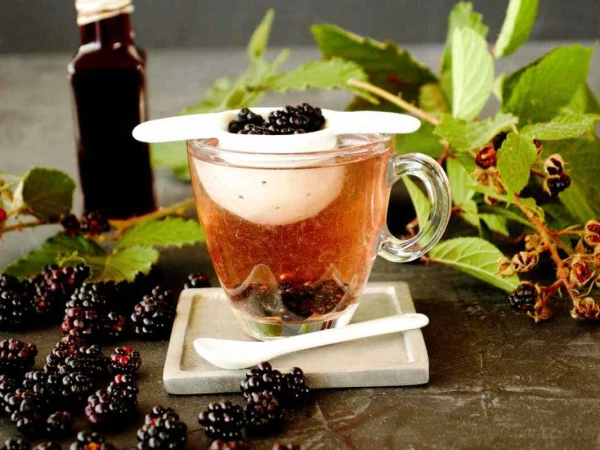 Medical experts' surprising revelation about the combination of berries and tea