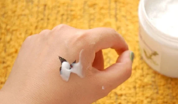 Modern cream that removes tattoos from the skin