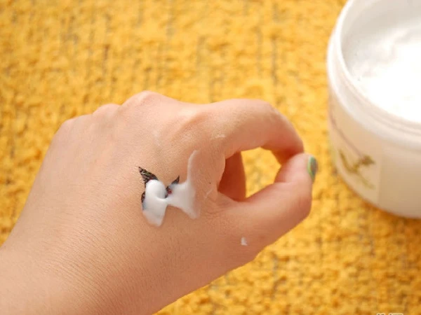 Modern cream that removes tattoos from the skin