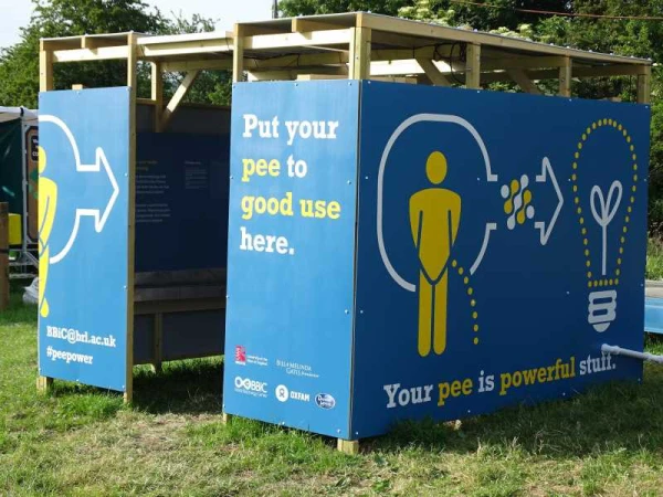 Modern toilet that converts urine into electrical energy