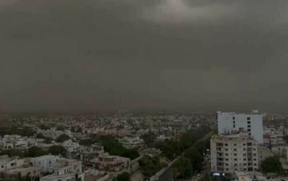 Rain clouds are present in the west of Karachi, Meteorological Department
