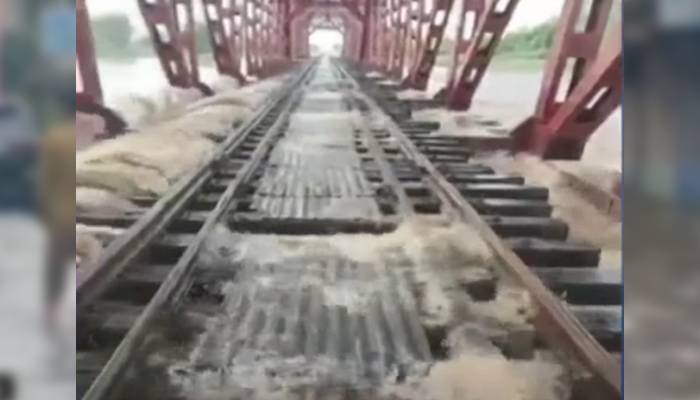 Ravi River reached the railway bridge in Multan