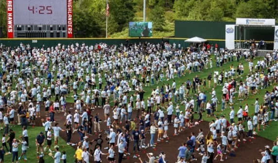 Record of 2358 people playing catch together