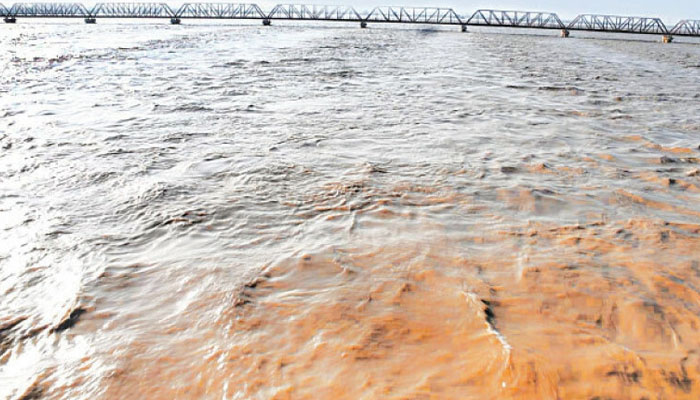 Water flow at Kotri Barrage reduced