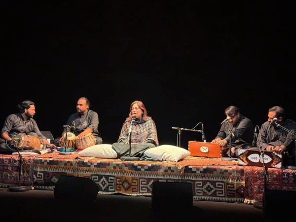 Sanam Marvi's mesmerizing performance in Paris