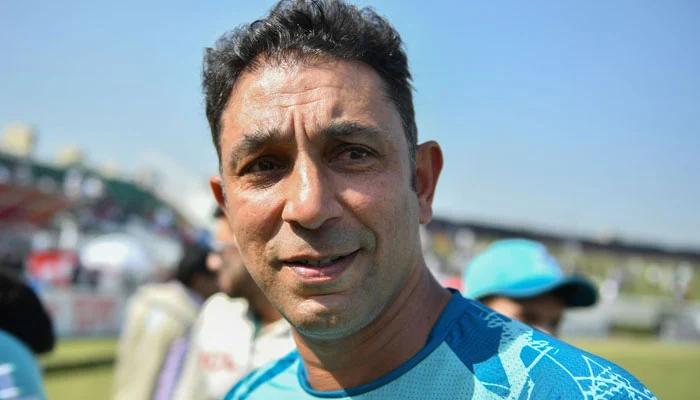 Head coach Azhar Mahmood advises Babar Azam