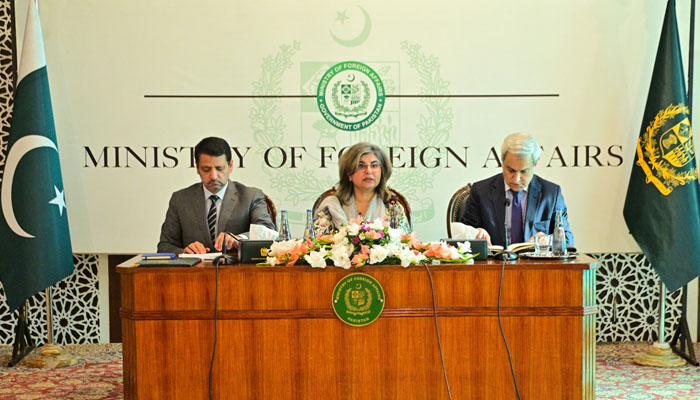 Foreign ambassadors briefed on Pak-Afghan situation at Foreign Ministry