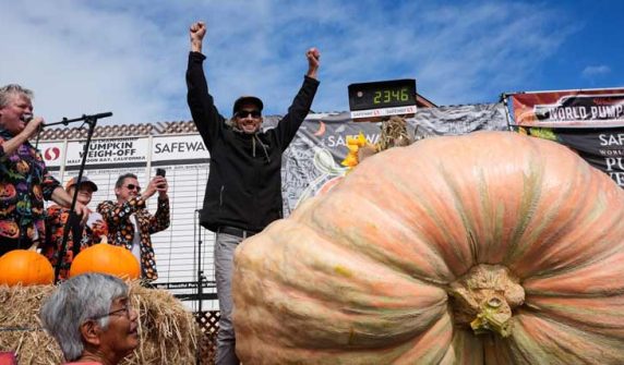 Gardening enthusiast wins heaviest pumpkin growing competition