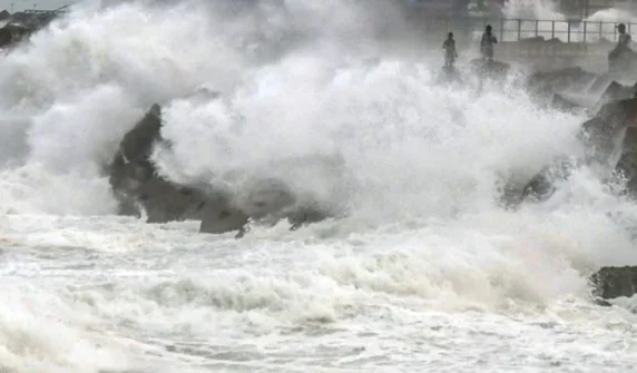 Cyclone Shakti weakens, 910 km away from Karachi