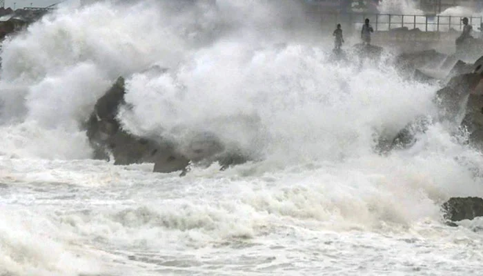 Cyclone Shakti weakens, 910 km away from Karachi