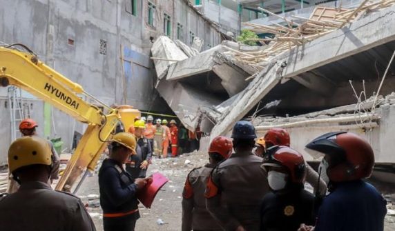 Death toll from Islamic school building