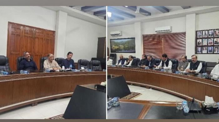 Government negotiation team holds talks with Public Action
