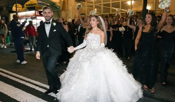 To make the wedding unique, the bride held the ceremony at the historic railway station.