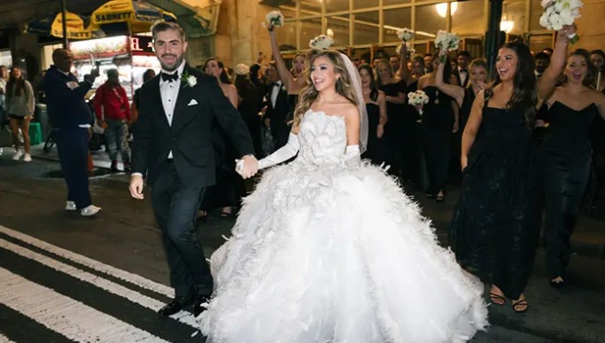 To make the wedding unique, the bride held the ceremony at the historic railway station.