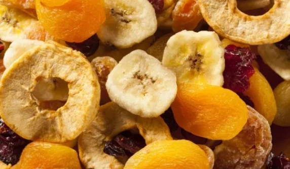 What are the effects of eating dried fruits on blood sugar
