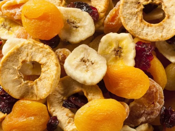 What are the effects of eating dried fruits on blood sugar