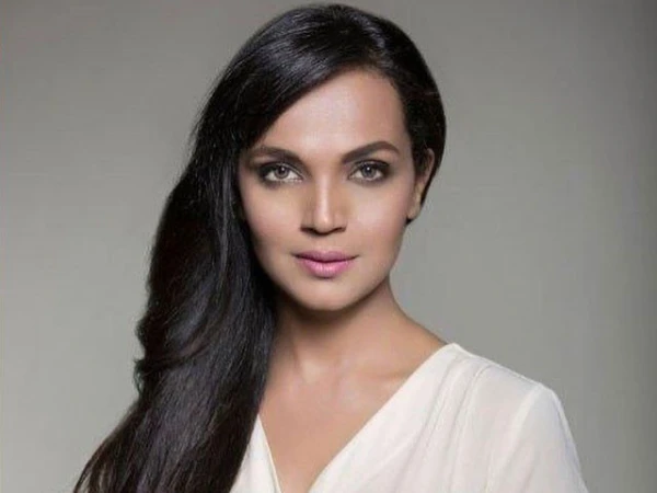 Actress Amina Sheikh tells her instructive story for young girls