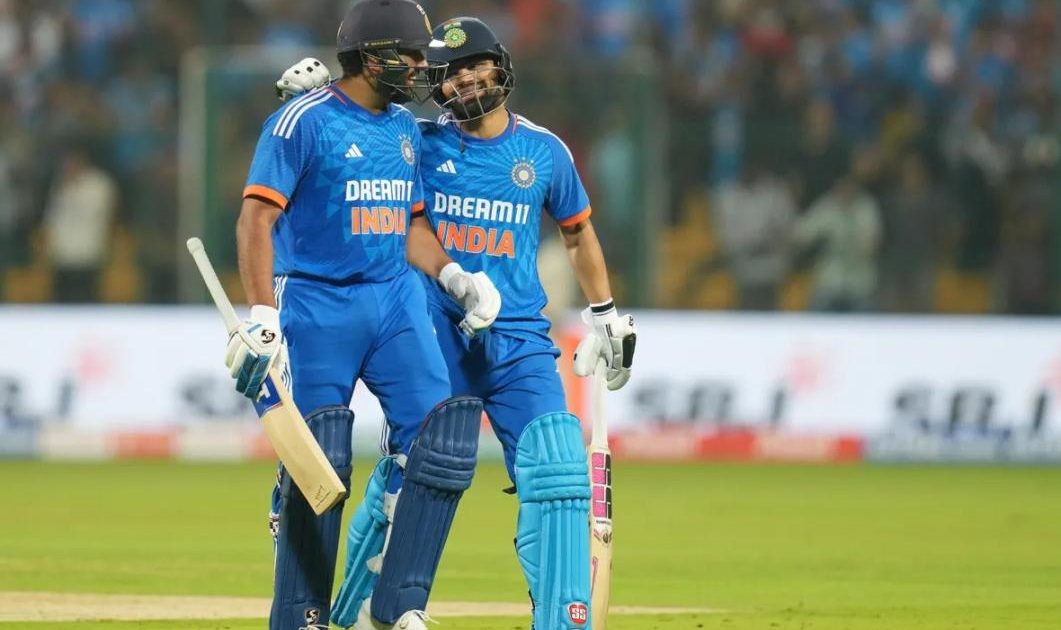 Rinku Singh with other players