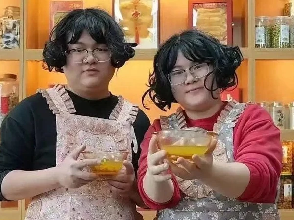 Husband and wife who look like twin brothers and sisters
