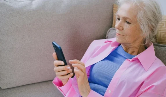 How can health apps be useful for the elderly?