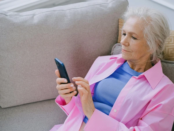 How can health apps be useful for the elderly?