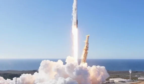SpaceX launches 21 satellites into space for the US military