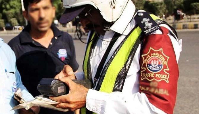 violating traffic rules in Sindh