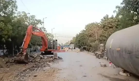 The road from Nipa Chowrangi to Federal Urdu Universityb