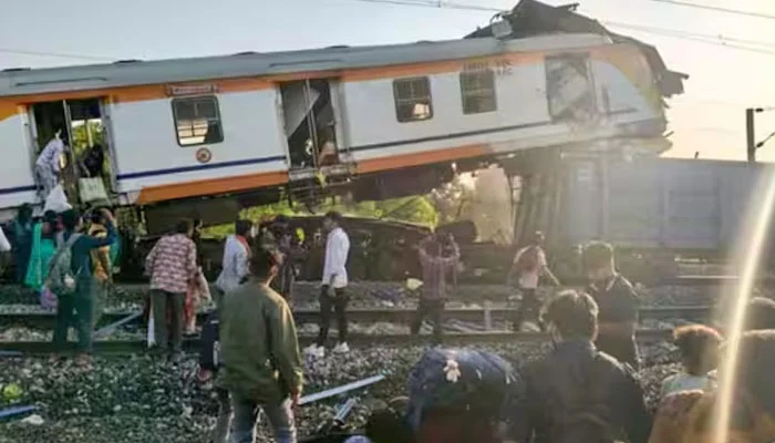 11 killed in collision between passenger and cargo train in India