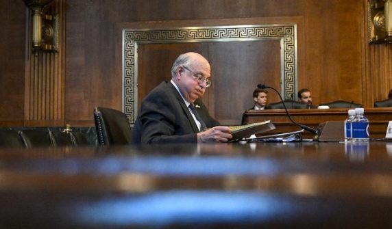 America's most senior judge resigns in protest
