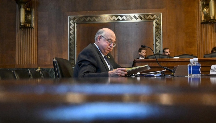 America's most senior judge resigns in protest