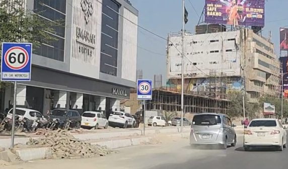 Speed ​​limit set for vehicles on Sharjah-e-Faisal