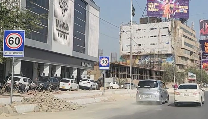Speed ​​limit set for vehicles on Sharjah-e-Faisal
