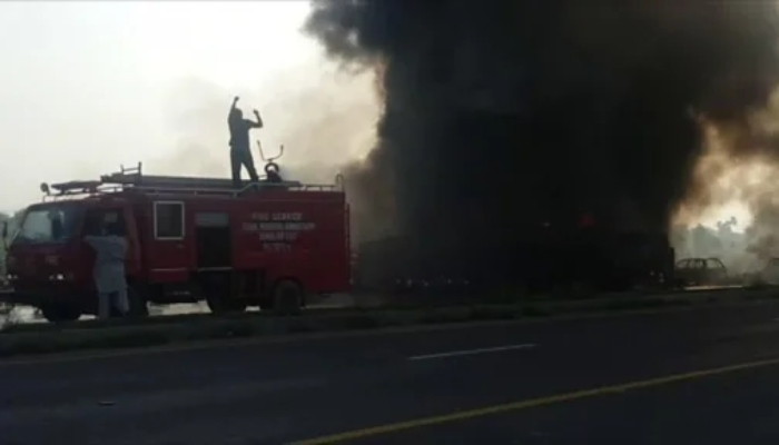 oil tanker catches fire in Rahim Yar Khan
