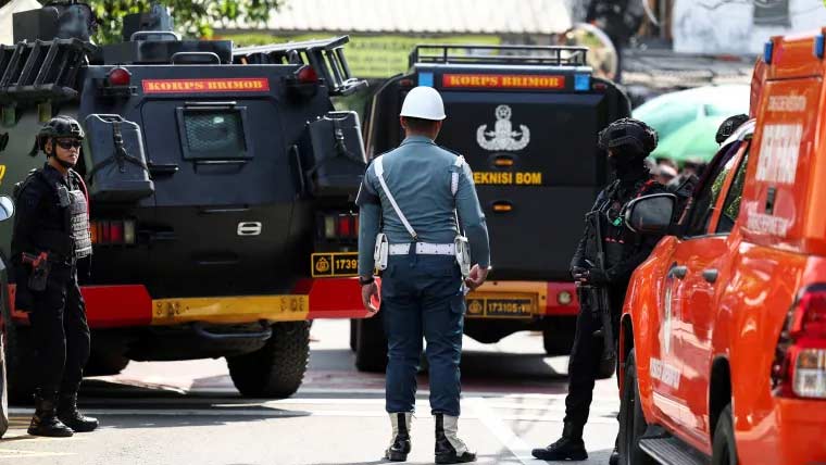 : Explosion during Friday prayers at Jakarta mosque