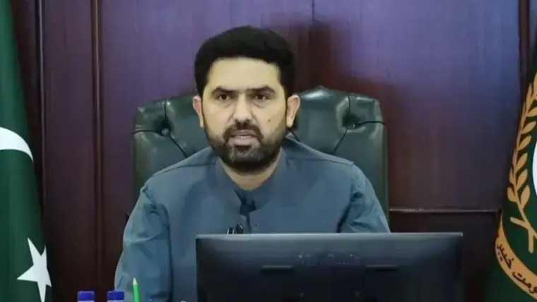 KP CM accuses federal government of Rs5,300 billion corruption