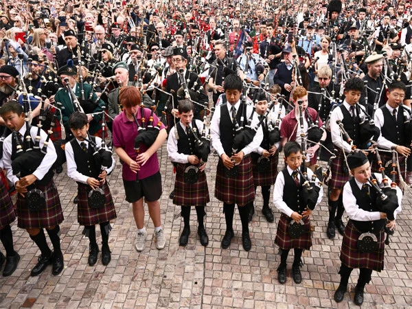 374 bagpipers set sights on unique record