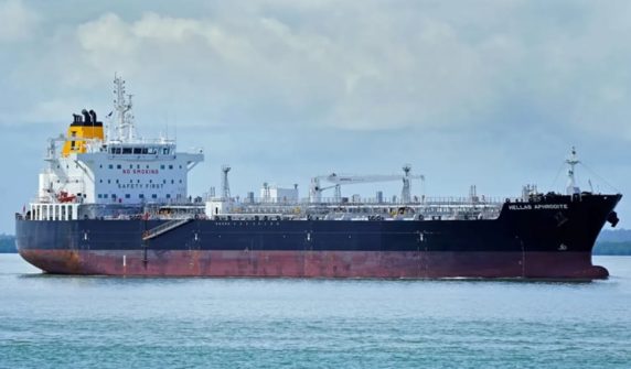 Pirates seize oil tanker near Somalia