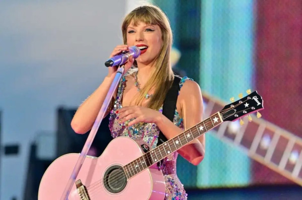 Taylor Swift has become the richest singer in the world